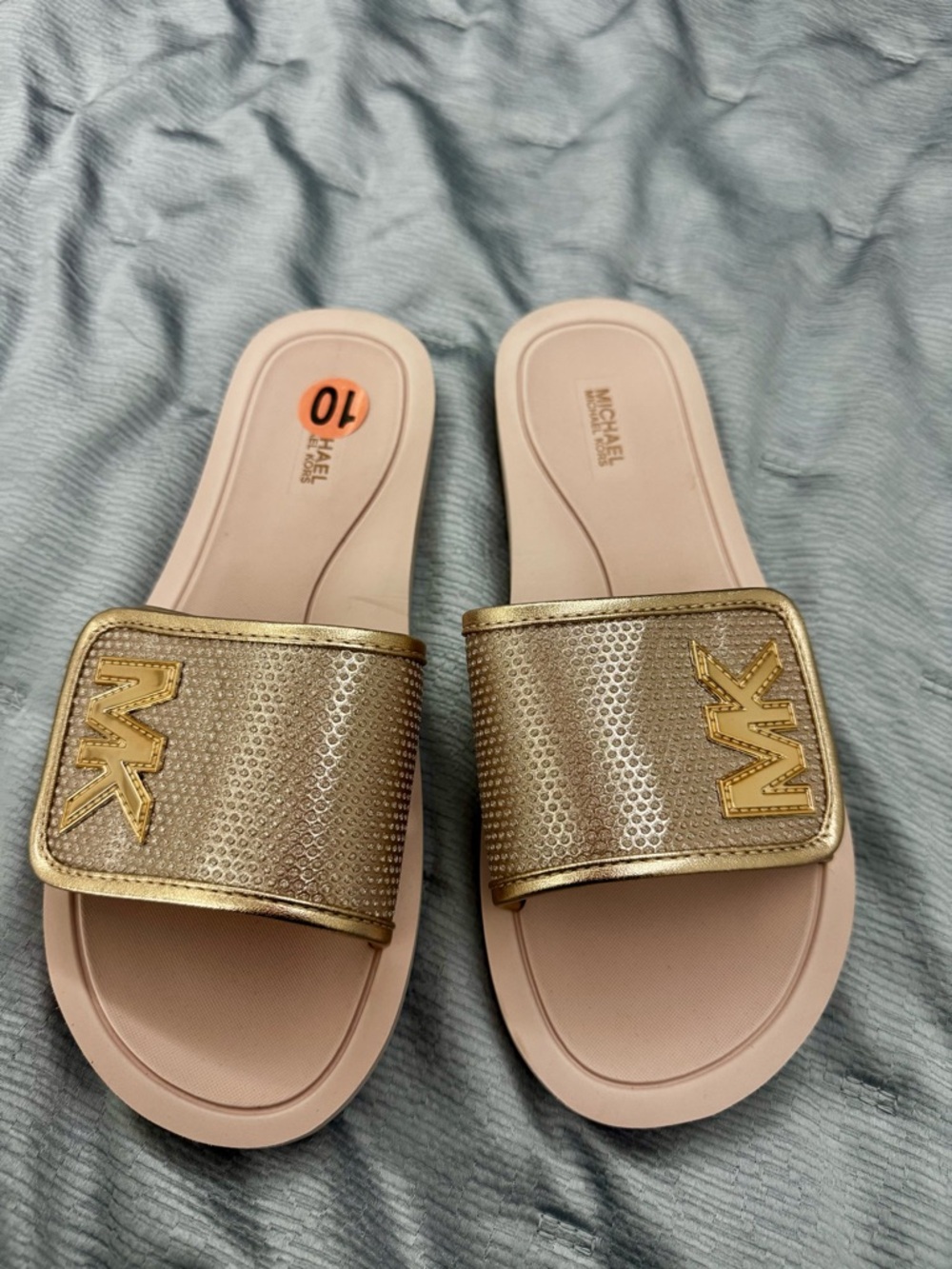 New MICHAEL Michael Kors Gold Metallic Logo Slide Sandals with Blush Footbed